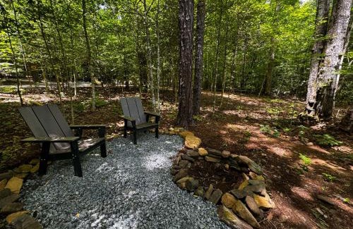 Balsam Grove Otro | Couples Glamping Cabin-Lazy Bear at Valley Bear Farms Resort