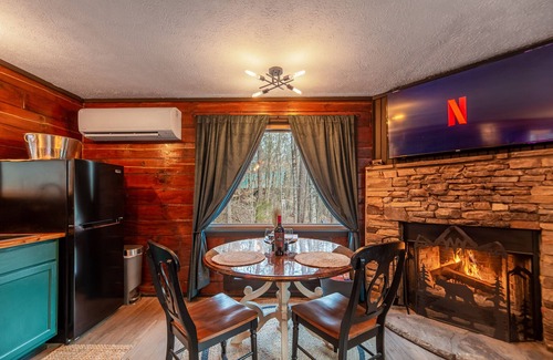Sevierville Cabina | Couples Hide-Away!