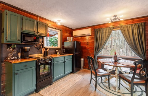 Sevierville Cabina | Couples Hide-Away!