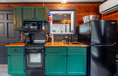 Sevierville Cabina | Couples Hide-Away!