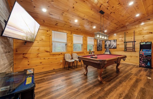 Sevierville Cabina | Couples Refuge by Ghosal Luxury Lodging