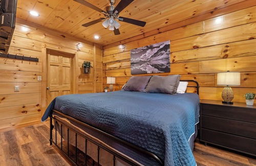Sevierville Cabina | Couples Refuge by Ghosal Luxury Lodging