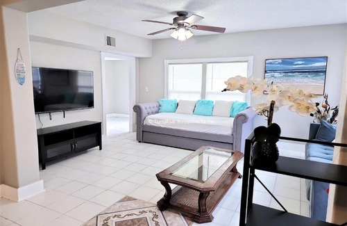 Galveston Casa | Couples Retreat By Beach & Pleasure Pier-1 block away- 2BED 2Bath- 7 Minutes to Cruise Terminal-CasaAzul-2605A-