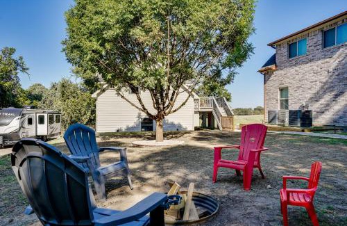 Weatherford Apartamento | Couples Retreat on Farm 6 Mi to Dwtn Weatherford!
