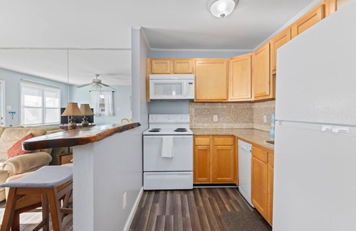 Brigantine Condominio | Couples retreat + Pets OK! Center of Town: Unit #2