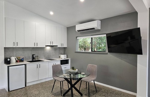 Gordonvale Cabina | Couples Retreat spa & massage cabin Cairns