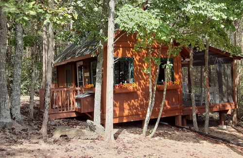 Branson Cabaña | Couples Retreat with Charm and Hobby Farm/Hot Tub