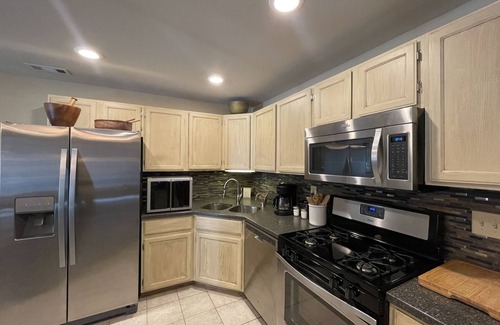 Fort Collins Apartamento | Couples Retreat With Hot Tub, Sauna and Steam Room