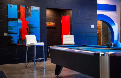 Sparta Casa | Couples Sanctuary | Cozy Lounge | Fire Pit | Art