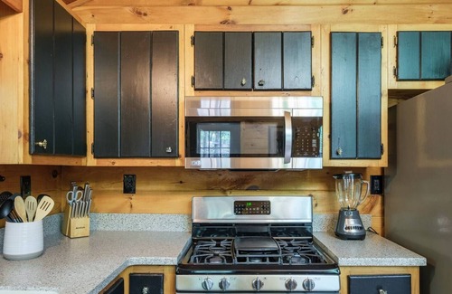 Morganton Cabina | Couples & Small Families: Modern, Cozy & Relaxing