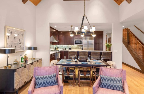 Mountain Village Condominio | Courcheval Hideaway Luxe 4BD Villa in Mountain Village Core by Cuvée