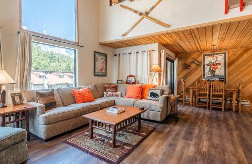 Mammoth Lakes Casa | Courchevel #15 - 2 Bedroom, 2 Bathroom, Sleeps 6! Just steps to Canyon Lodge!
