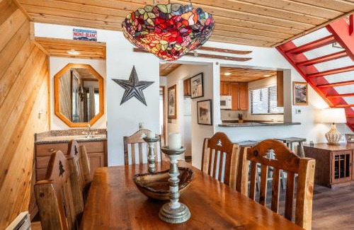 Mammoth Lakes Casa | Courchevel #15 - 2 Bedroom, 2 Bathroom, Sleeps 6! Just steps to Canyon Lodge!