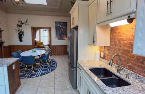 Clarksburg Apartamento | Court St Suite, Court St Suite Check-in/Out at 1p.m.