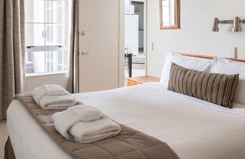Te Aro Hotel | Courtenay Village