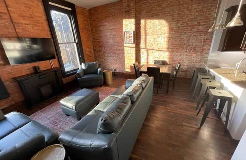 Warren Condominio | Courthouse Square Condo