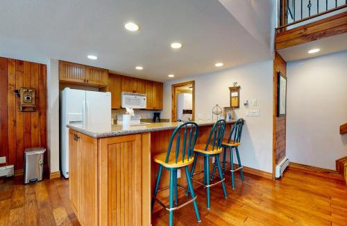 Vail Casa | Courtside 23 - Spacious East Vail Townhome
