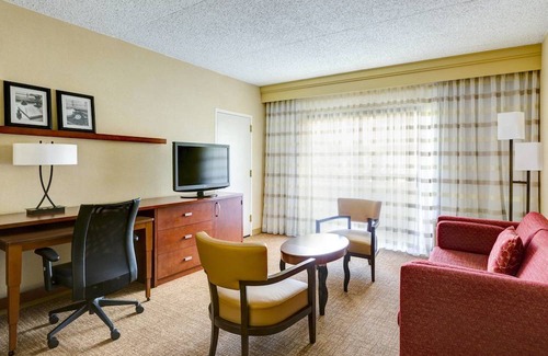 Hunt Valley Hotel | Courtyard by Marriott Baltimore Hunt Valley