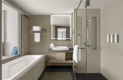 Bangkok Central Business District Hotel | Courtyard by Marriott Bangkok Sukhumvit 20