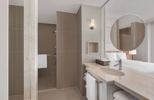 Ratchaprasong Hotel | Courtyard by Marriott Bangkok