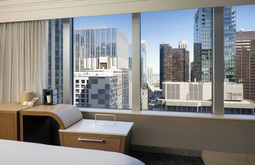 Streeterville Hotel | Courtyard by Marriott Chicago Magnificent Mile