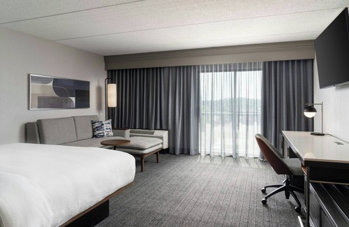 Orange Hotel | Courtyard by Marriott Cleveland Beachwood