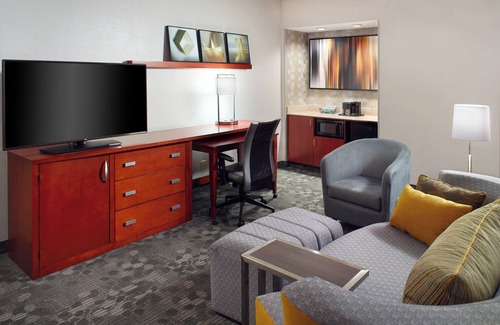 Greensboro Hotel | Courtyard by Marriott Greensboro