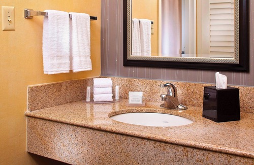 Huntsville Hotel | Courtyard by Marriott Huntsville University Drive