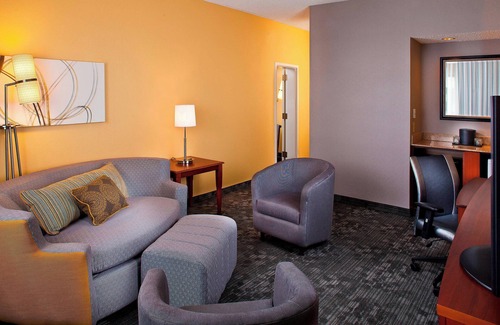 Huntsville Hotel | Courtyard by Marriott Huntsville University Drive