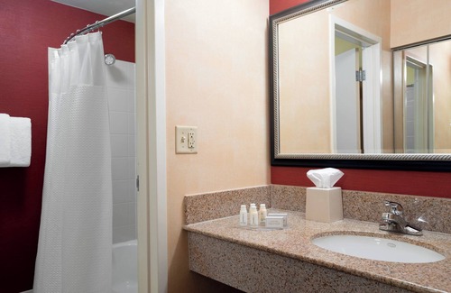 Wayne Hotel | Courtyard by Marriott Indianapolis Airport