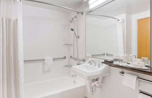 Downtown Miami Hotel | Courtyard by Marriott Miami Downtown