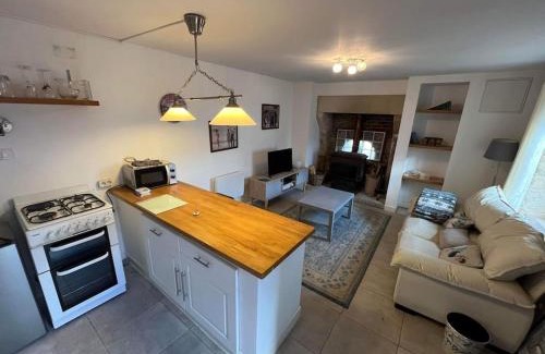 Bazoges-en-Pareds Casa | Courtyard cosy cottage