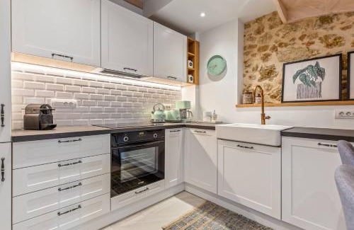 Lakones Apartamento | Courtyard Cottage Corfu