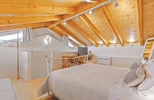 Lakones Apartamento | Courtyard Cottage Corfu