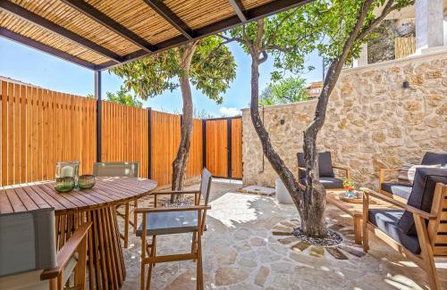 Lakones Apartamento | Courtyard Cottage Corfu