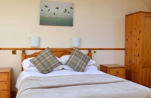 Tomich Cabaña | Courtyard Cottages con wifi, 2 habitaciones para 4 personas, baño privado