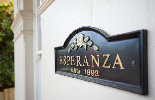 Ashfield Apartamento | Courtyard Esperanza - Sunny Heritage Chic