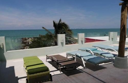 Puerto Yucalpetén Apartamento | Courtyard family room