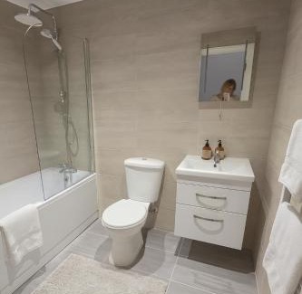 Swindon Apartamento | Courtyard Highstreet Retreat
