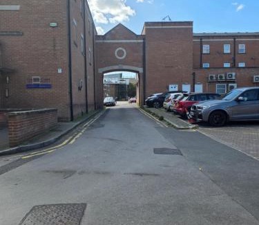 Swindon Apartamento | Courtyard Highstreet Retreat