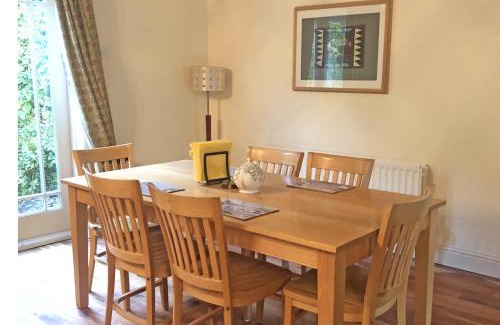 Bettystown Casa | Courtyard Holiday Cottage No 8 by Trident Holiday Homes
