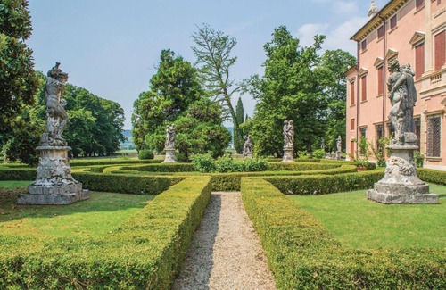 Castelgomberto Apartamento | Courtyard