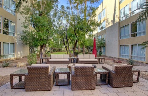 Laughlin Casa | Courtyard King Bed at Golden Nugget Laughlin! Outdoor Pool!