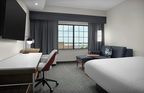 Southeast Pensacola Hotel | Courtyard Pensacola Downtown