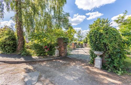 Boraston Casa | Courtyard Retreat