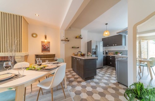 Corgoloin Casa | Casa-Baño privado con ducha-Vista al patio