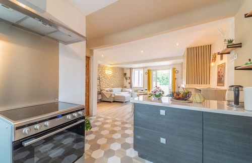 Corgoloin Casa | Casa-Baño privado con ducha-Vista al patio