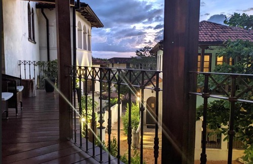 Las Catalinas Apartamento | Courtyard style condo for 4 people