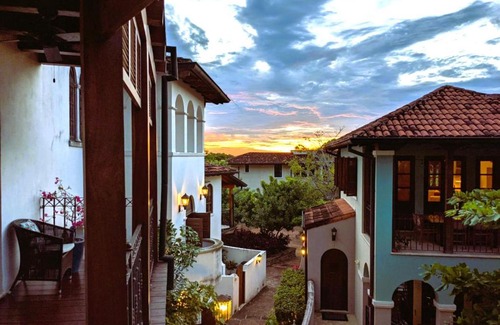 Las Catalinas Apartamento | Courtyard style condo for 4 people