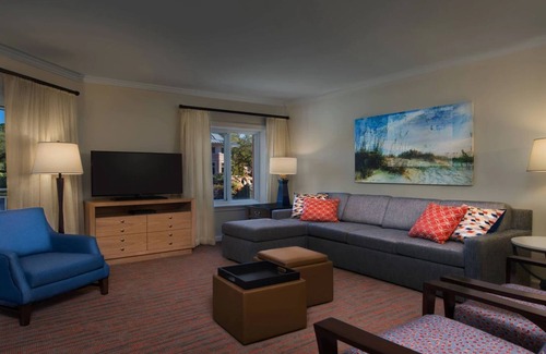 Palmetto Dunes Complejo | Courtyard View - 2 Bedroom - Marriott's SurfWatch - Full Resort Access